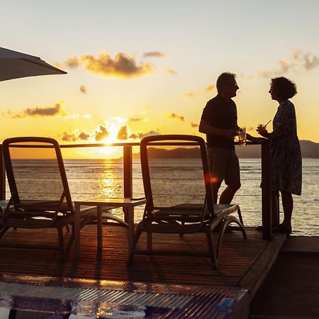 Le Nautique Waterfront Hotel ラ・ディーグ島 エクステリア 写真