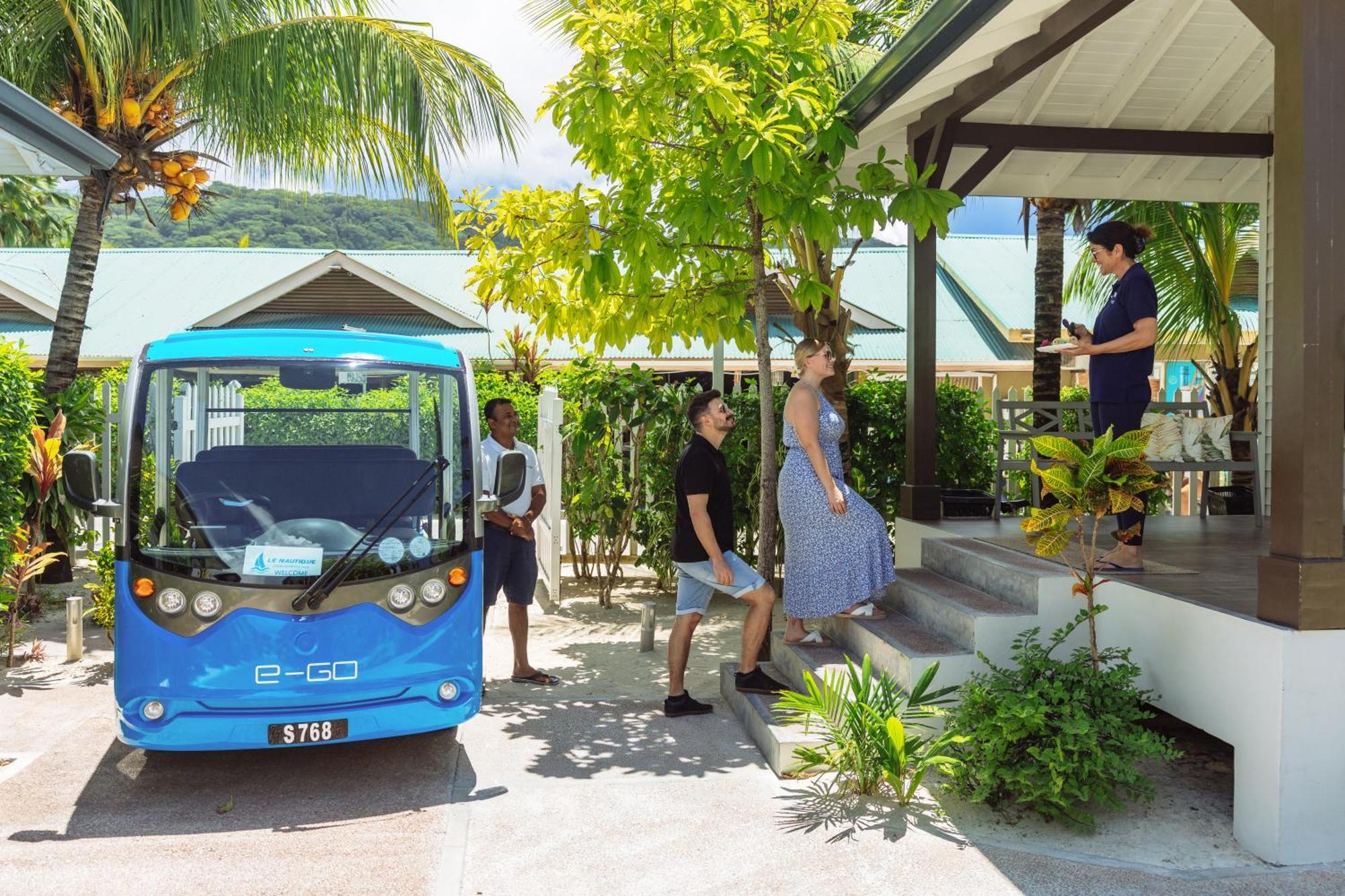 Le Nautique Waterfront Hotel ラ・ディーグ島 エクステリア 写真