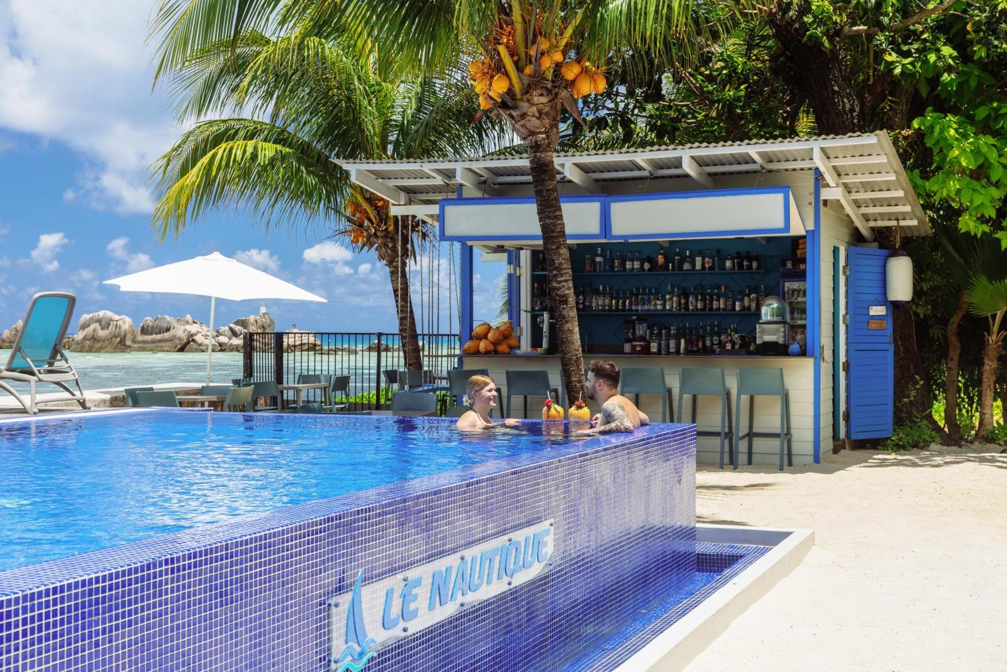Le Nautique Waterfront Hotel ラ・ディーグ島 エクステリア 写真